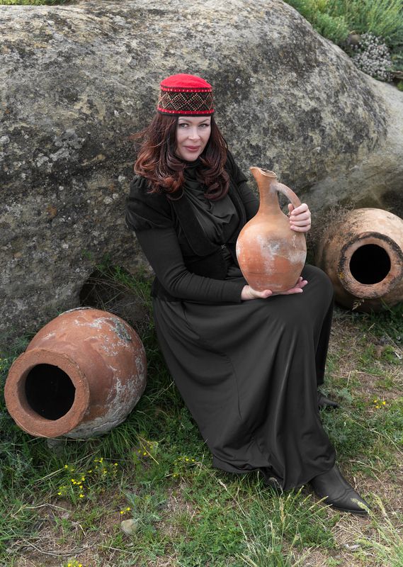 Девушка с кувшиномphoto preview