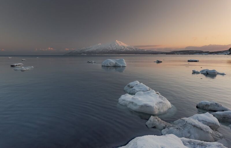 Зимний вид на вулкан Богдана Хмельницкогоphoto preview