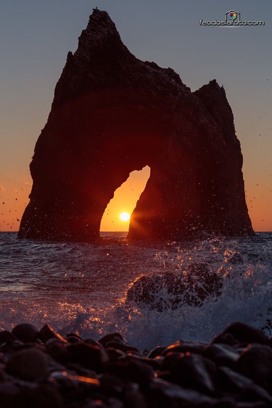 Крым Восход в Золотых Воротахphoto preview