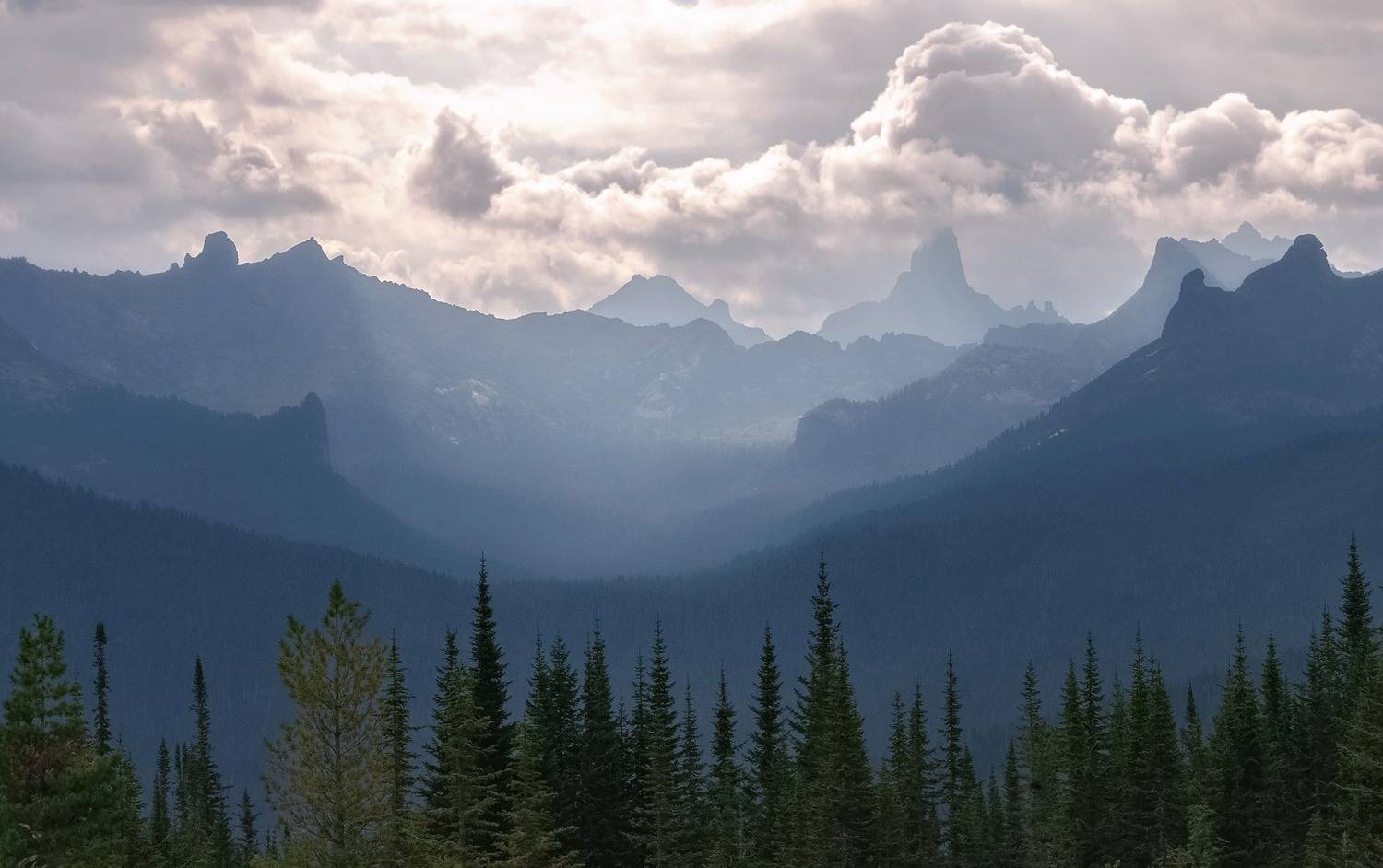 Голубые дали. Автор: Фомина Марина сибирь, горы, непогода ,ергаки, спящий саян, Фомина Марина