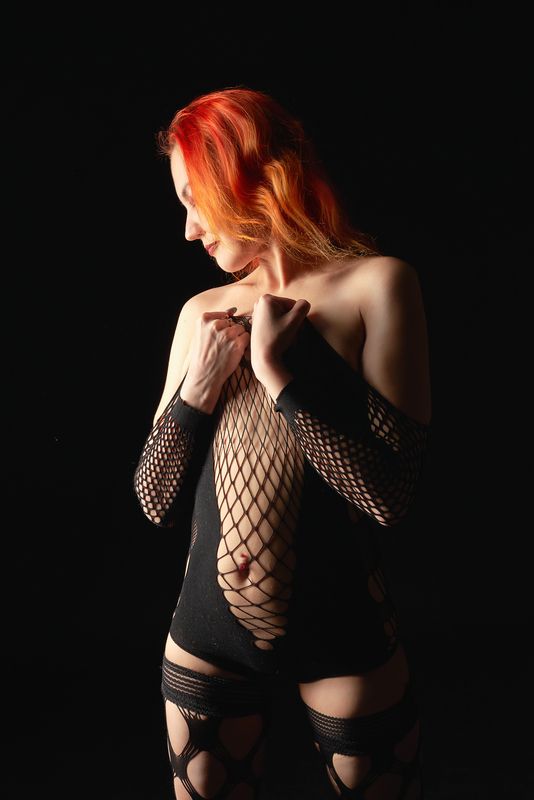 Beautiful girl in the studiophoto preview