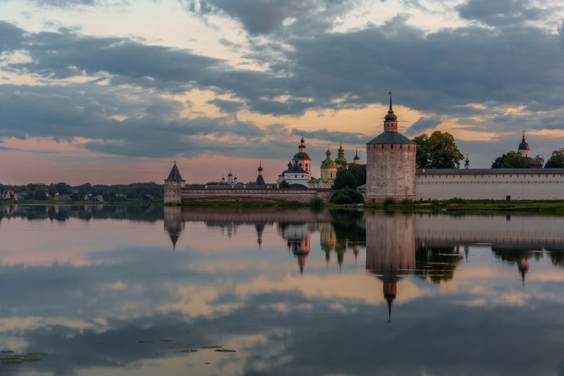 кириллов, рассвет, озеро, монастырь Водная гладь, словно зеркало небаphoto preview