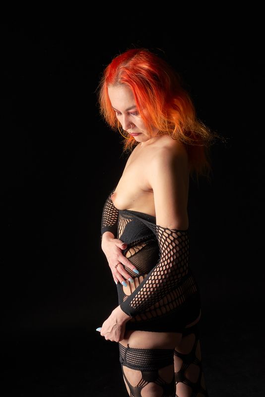 Beautiful girl in the studiophoto preview