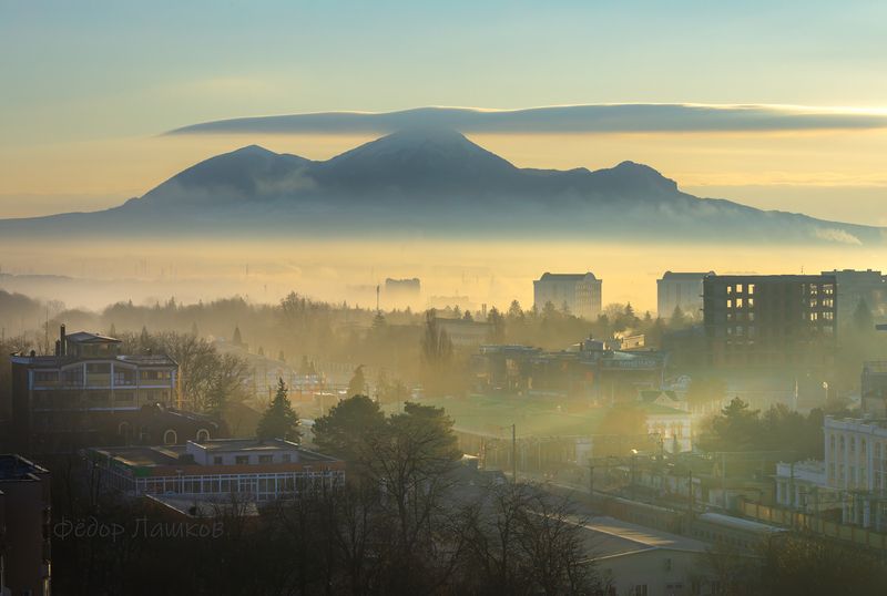 ставропольский край, ставрополье, кавминводы, бештау, вершина, гора, город, города, ессентуки, весна, март, весенний, туман, туманное, рассвет, рассветное, машук, дома, облака, Весенний рассветphoto preview