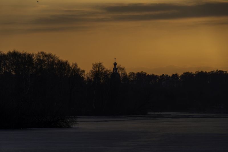 Москва, Большой Строгинский Затон, храм в Троице-Лыково, закат Мартовский закат в Москве фото превью