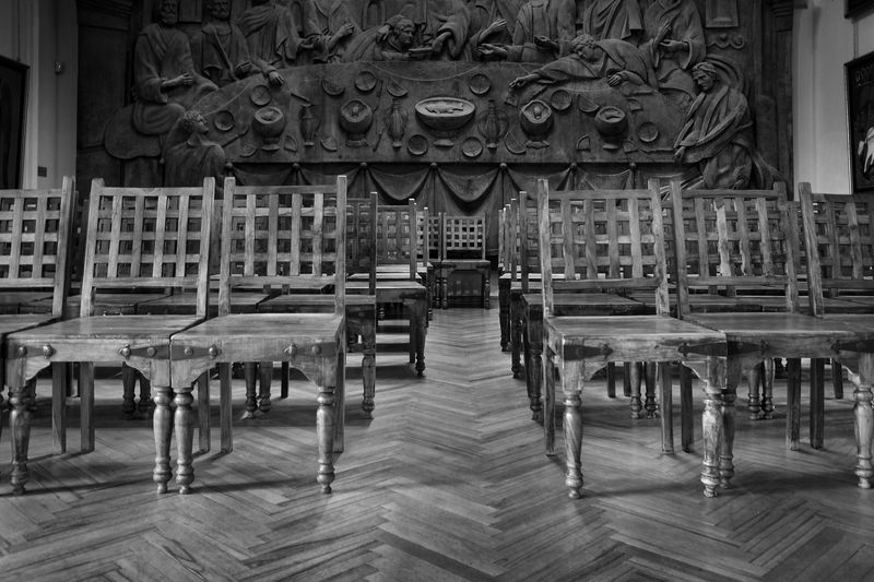 стулья, рыба, отвернуться Все отвернулисьphoto preview