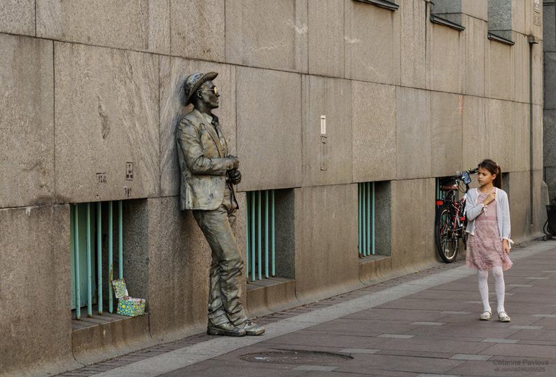 стрит фото,  уличная фотография, стрит, репортаж, люди, аниматоры, девочка, санкт-петербург Детские эмоции... Любопытство, боязнь, жалость.photo preview