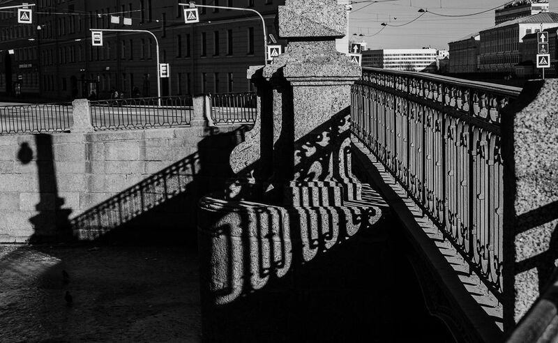тень свет город чернобелое весна архитектура Тени и изломы ранней весныphoto preview