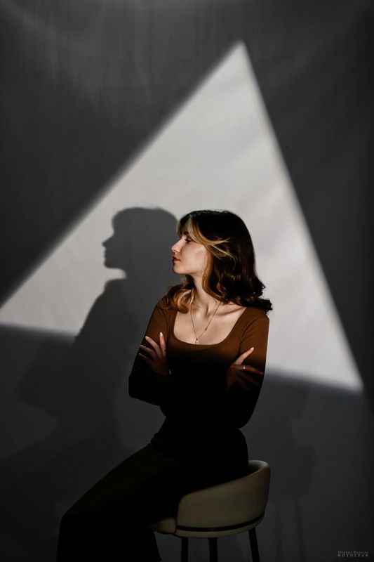 портрет, игра света, маска гобо Треугольникphoto preview