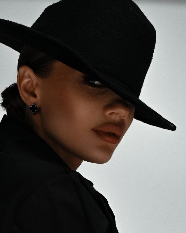 студийный портрет, девушка, 2025, свет Никаphoto preview