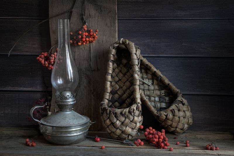лапти, керосиновая лампа, старина Эх, лапти мои, лапти лыковые...photo preview