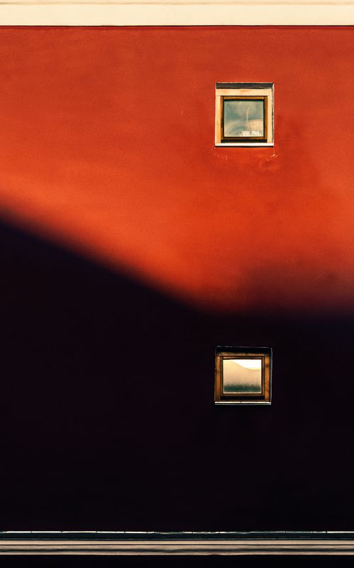 Красное и черноеphoto preview