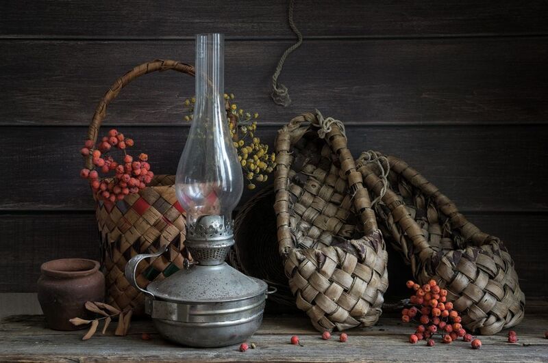 лапти, лампа керосиновая, туесок, старина Эх, лапти мои, лапти лыковые...photo preview