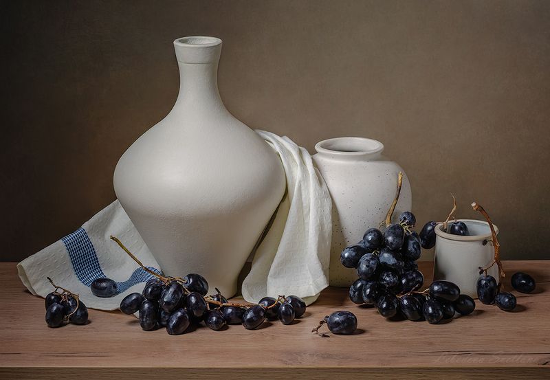 фрукты,ваза С фруктами и белой вазойphoto preview