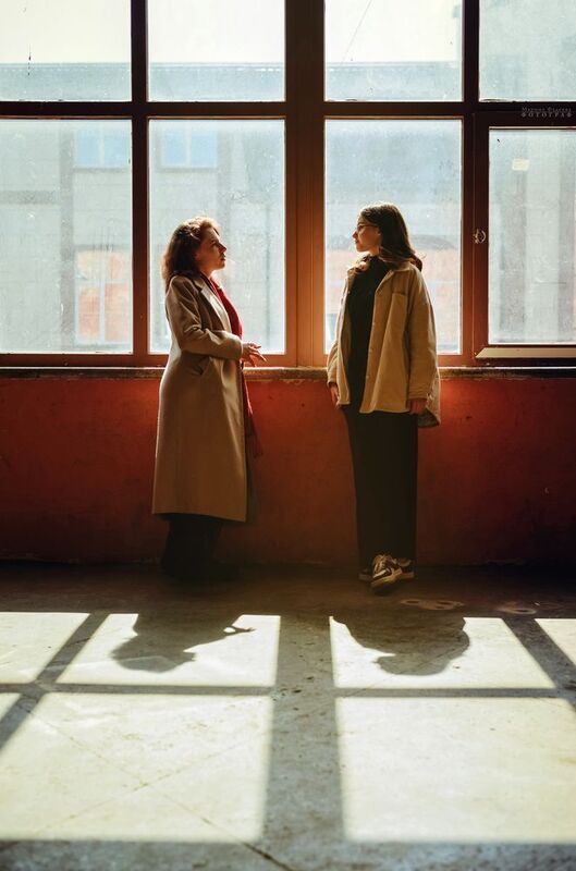 жанр, разговор, игра света, геометрия Разговорphoto preview