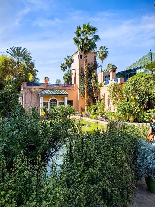 yves saint laurent, oasis Yves Saint Laurent. Oasisphoto preview