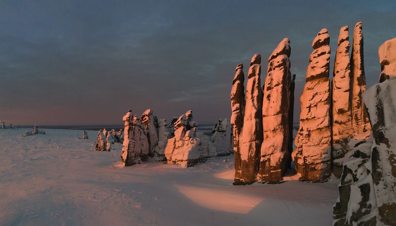 якутия, улахан-сис, рассвет, останцы Три сестры и три брата фото превью