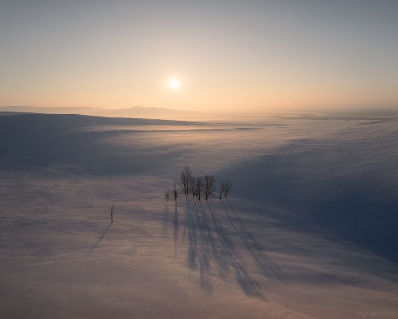 долгие горы, оренбургская область, урал, россия Идущие и отстающийphoto preview