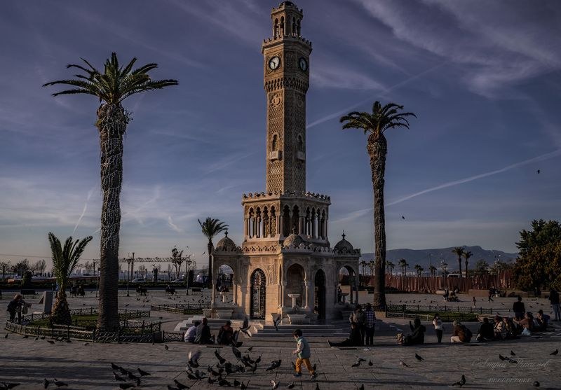 Городской пейзаж, башня, площадь Конак, Измир, Турция Площадь Конак, Измир, Турцияphoto preview