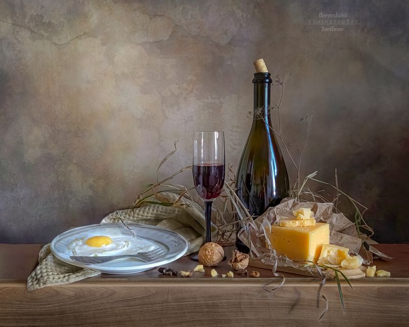 натюрморт, art_photo, food_photo, сыр, вино, бокал, травинки, яйцо, фото у окна, фото на телефон Натюрморт с вином и сыромphoto preview
