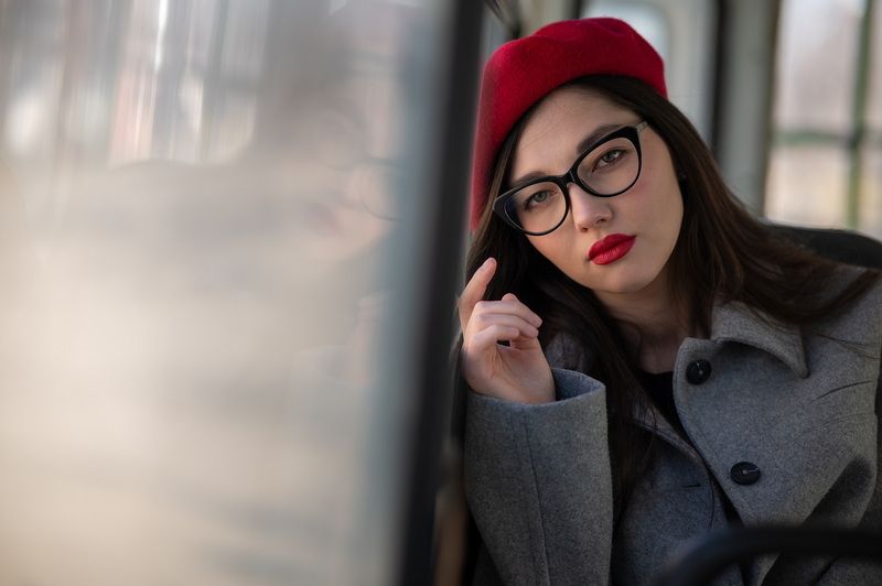 берёт, автобус, транспорт, отражение, окно, очки, красный, модель ГРУСТЬphoto preview