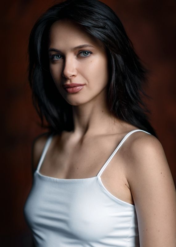 девушка портрет студия взгляд красиво модель Дашаphoto preview