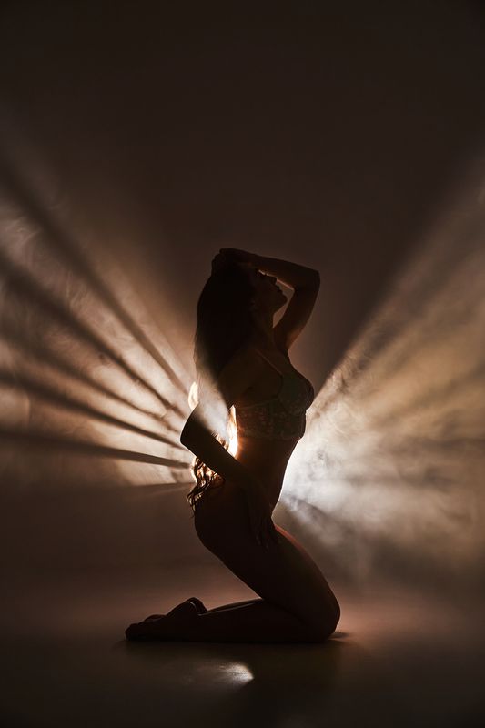 Силуэт, девушка, лучи Марияphoto preview