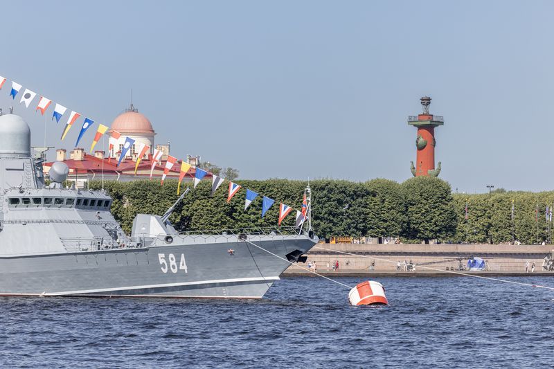 Военный корабль в Невеphoto preview