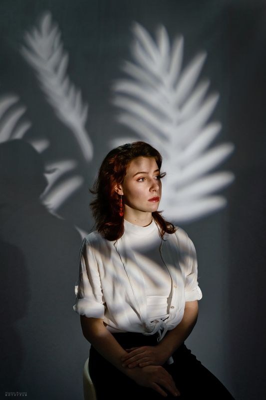 портрет, девушка, игра света, маска гобо Игра светаphoto preview