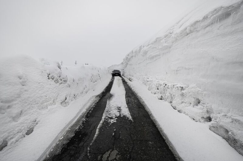 Армения, гора Арагац, дорога, озеро Кари, Дорога к озеру Кари. Май месяц.photo preview