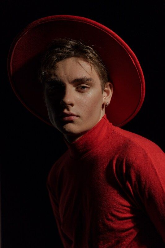 Red фото превью