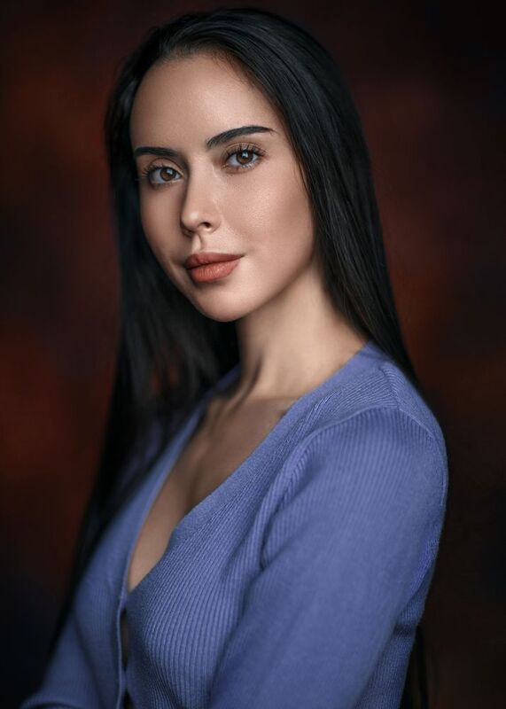 портрет девушка студия красота взгляд тело Таняphoto preview