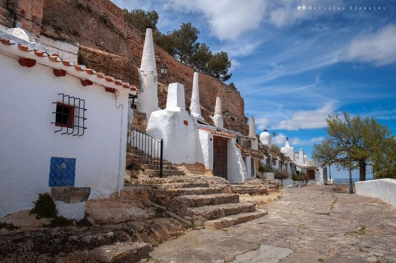 chinchilla de monte-aragón,spain,travel,house,building,white,blue,sky Chinchilla de Monte-Aragónphoto preview