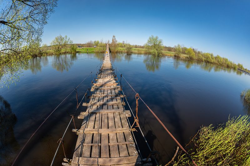 Весна над водой фото превью