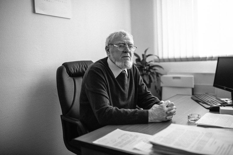 репортаж портрет чб свет композиция объём тона nikon 35мм переговоры разговоры диалоги  Не большой репортаж из Московской областной коллегии адвокатовphoto preview