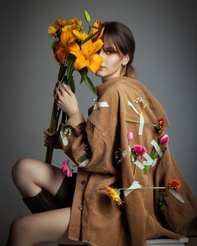 девушка, цветы, портрет Девушкаphoto preview