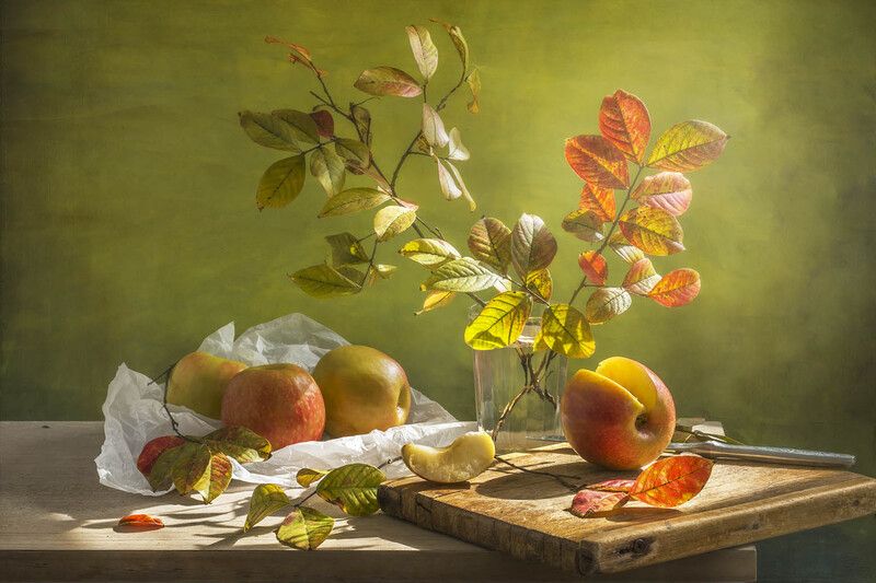 Натюрморт с яблокамиphoto preview
