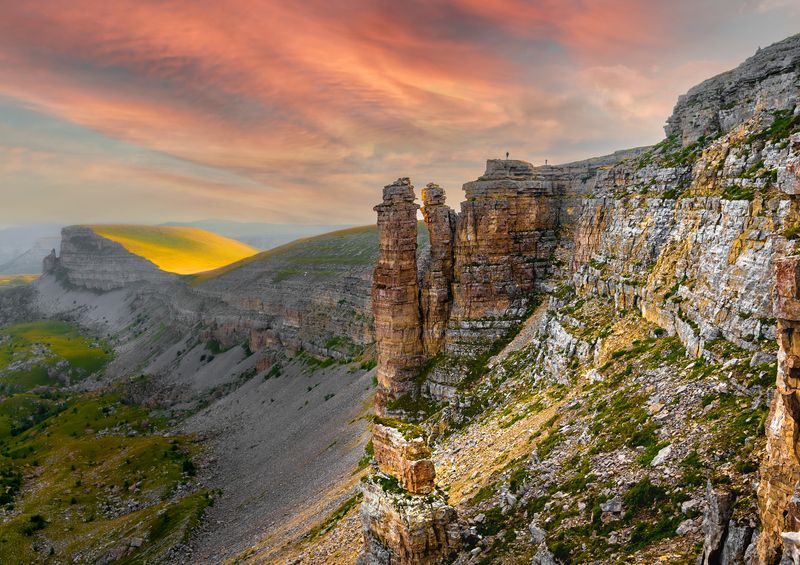 Скала Три монахаphoto preview