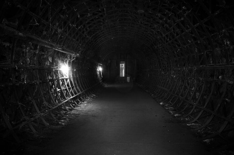 Свет, тьма, коридор Немного света фото превью