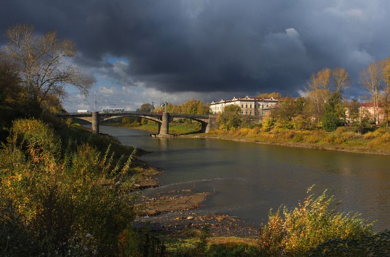 вологда, лето, тучи, река, мост Пасмурный день фото превью