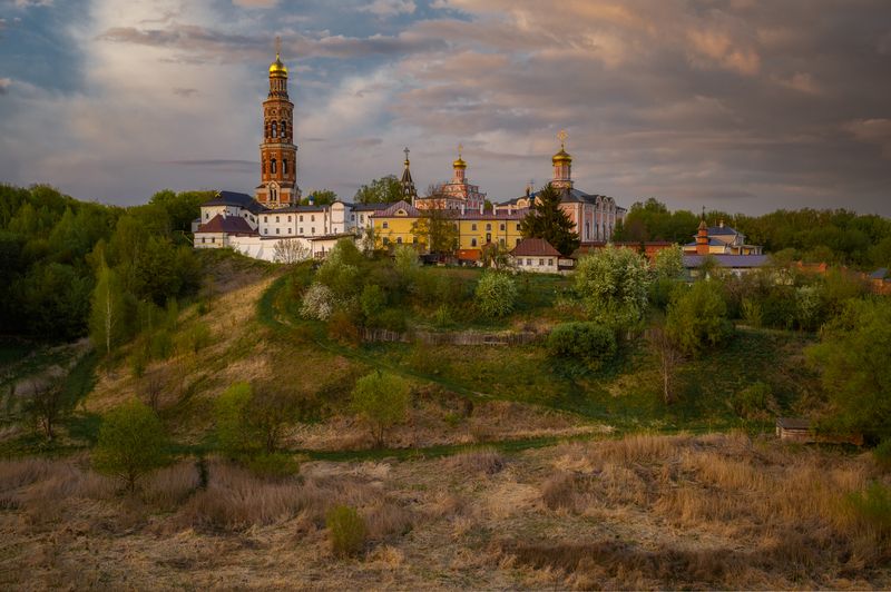 россия, пощупово, весна, рязанская область, храм, церковь, православие, деревня, монастырь, вечер, колокольня, тучи На закатеphoto preview