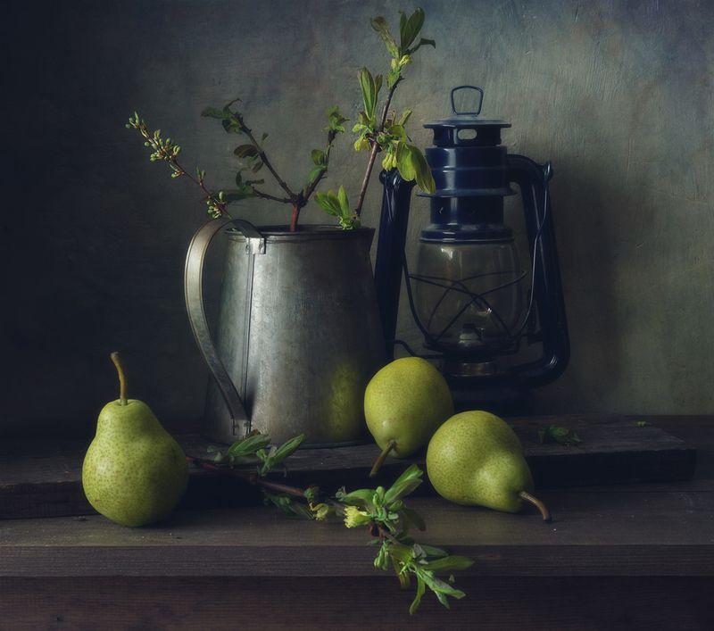 натюрморт,весна,груши,веточки,кувшин,лампа с грушами...photo preview