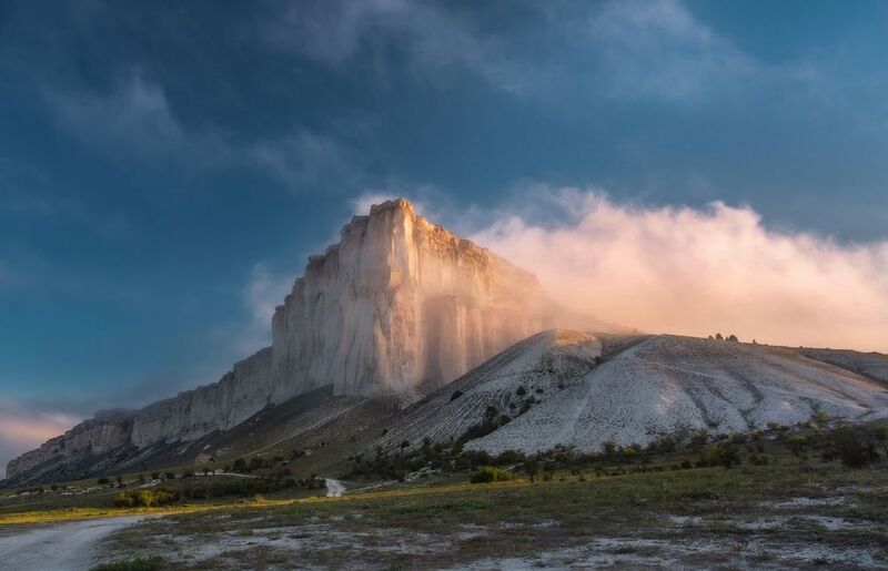 Белая скалаphoto preview