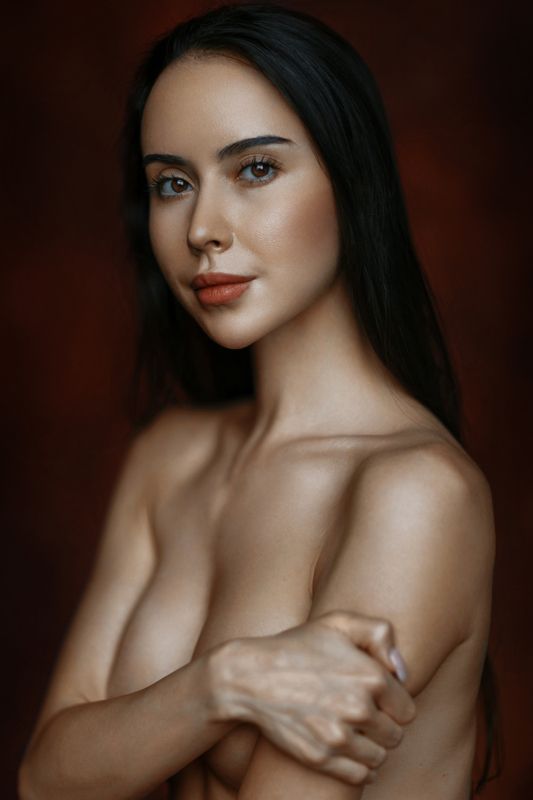 портрет девушка студия красота грудь взгляд тело Таняphoto preview