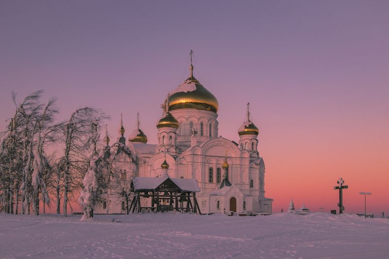 белая гора, зима, монастырь В свете закатаphoto preview