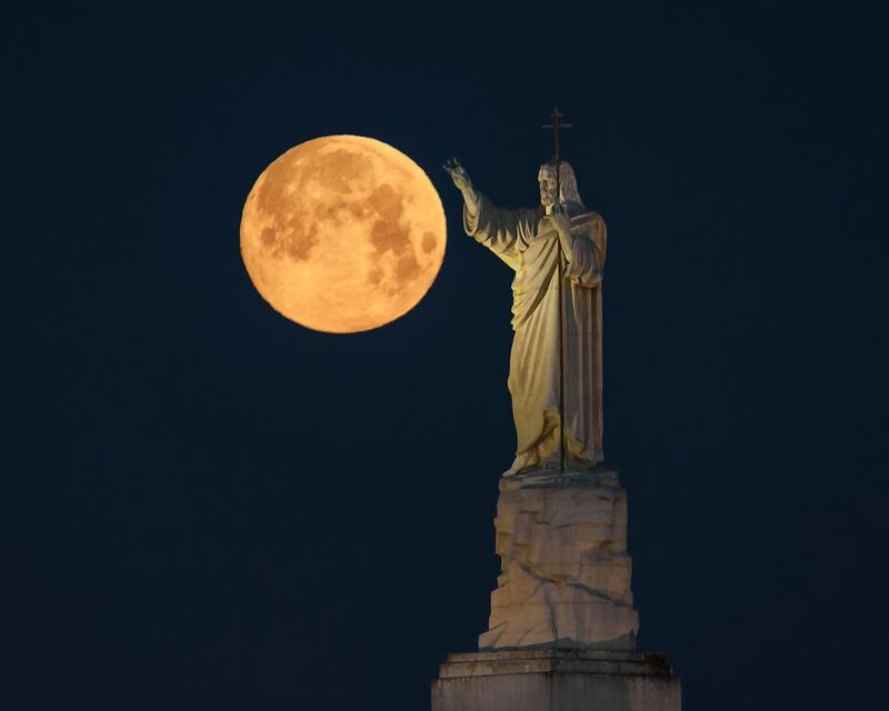 кавказ, кмв, кавказские минеральные воды, лунная ночь, полнолуние, луна, ессентуки, скульптура, ночной город Creation of the Moonphoto preview