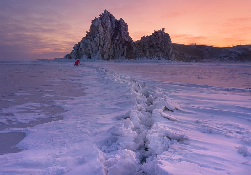 #шаманка #байкал #лед байкала #зимний байкал #рассвет на байкале Рассвет на Шаманке. Байкал 2025photo preview