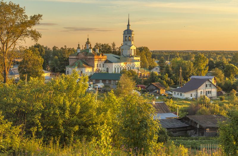 вечер, село,церковь В свете закатаphoto preview