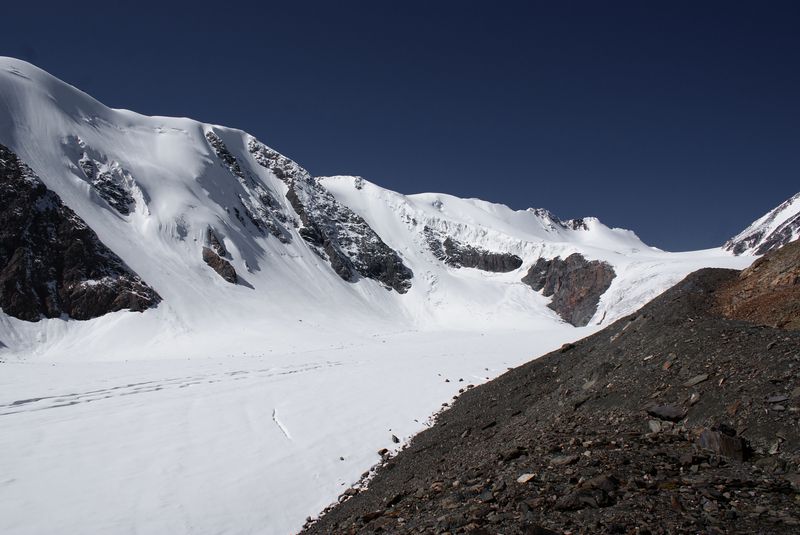 Горы далекие фото превью