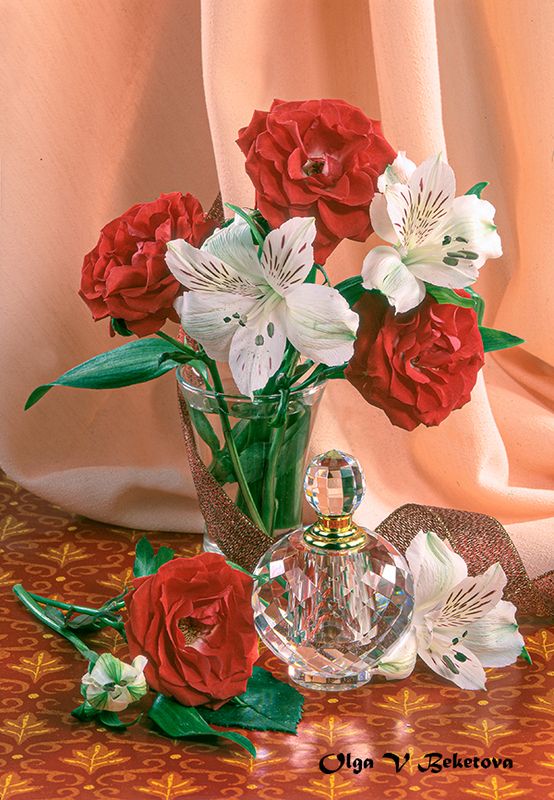 натюрморт, духи, цветы Розы и духиphoto preview